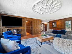 1811 Breezewood Dr in Akron, OH - Building Photo