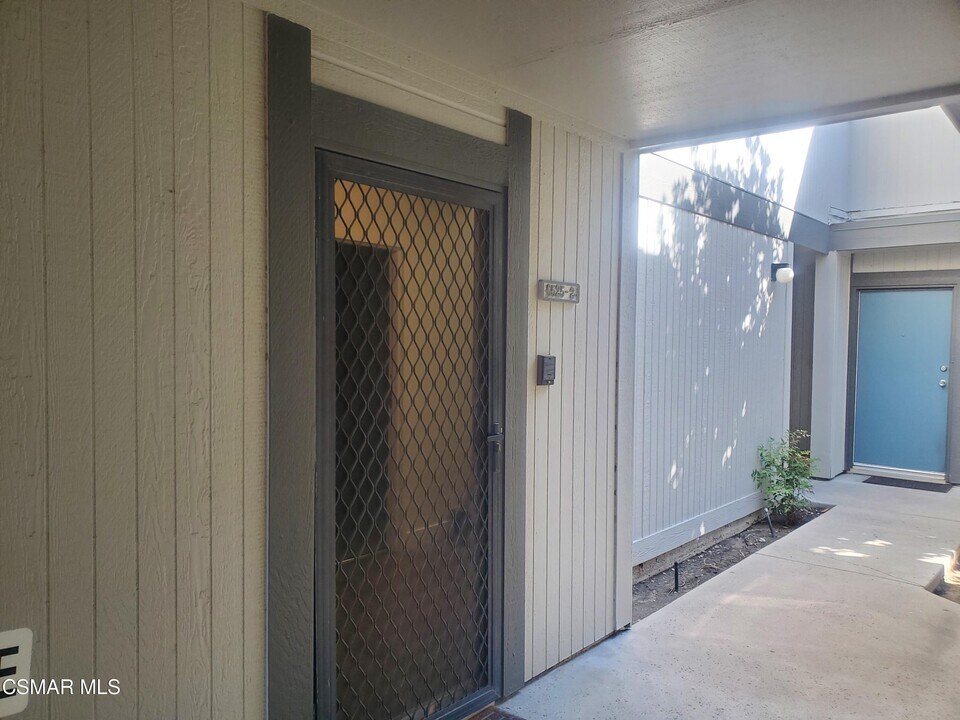 6525 Twin Cir Ln in Simi Valley, CA - Building Photo