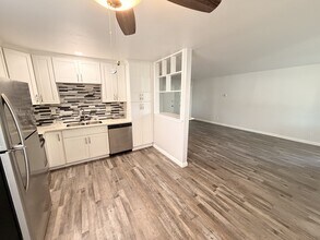 5498 Carlson Dr in Sacramento, CA - Building Photo - Building Photo