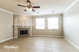 1002 Alp Springs Ln in Spring, TX - Foto de edificio - Building Photo