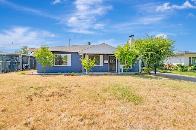 5400 Valletta Way in Sacramento, CA - Foto de edificio - Building Photo