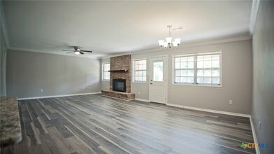 2405 Powell St in Bay City, TX - Building Photo - Building Photo