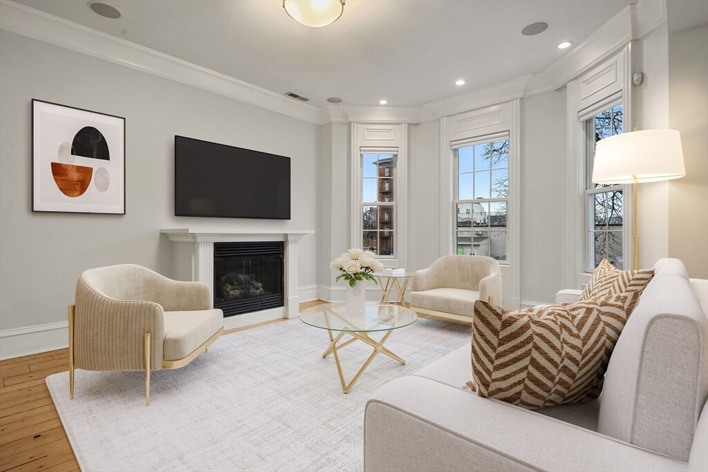 703 E 4th St in Boston, MA - Building Photo