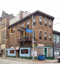 1121 E Carson St in Pittsburgh, PA - Building Photo