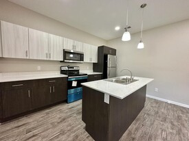 1312 Vani Dr, Unit 4 in Weslaco, TX - Building Photo