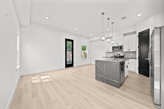 4930 Chennault Rd in Houston, TX - Building Photo - Building Photo