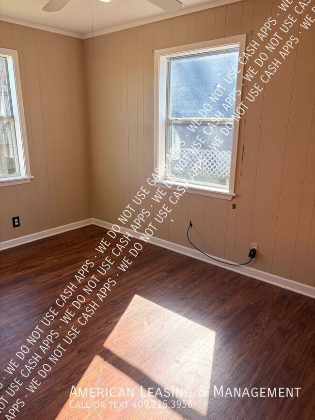 281 S 2nd St in Huntington, TX - Building Photo - Building Photo