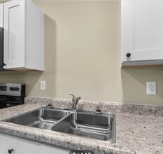 1300 W Mar Elm St in Scott City, MO - Foto de edificio - Building Photo