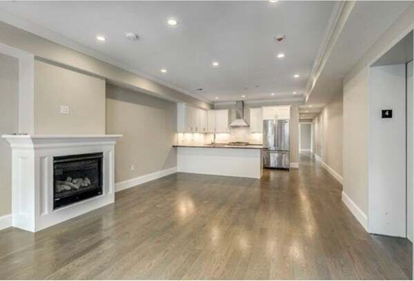 205 W 8th St in Boston, MA - Building Photo