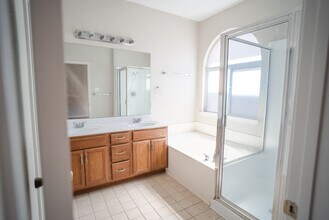 8735 Eagle Peak in Helotes, TX - Foto de edificio - Building Photo