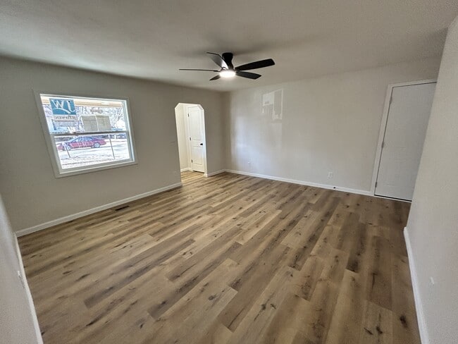 property at 806 Stratford Dr