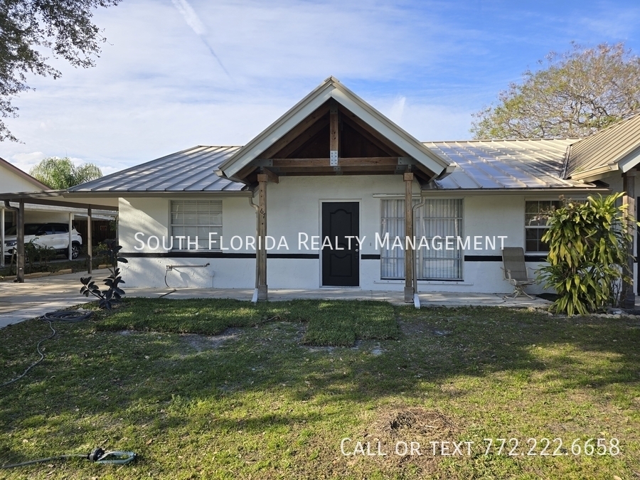 67 SE Tioga Pl in Stuart, FL - Building Photo