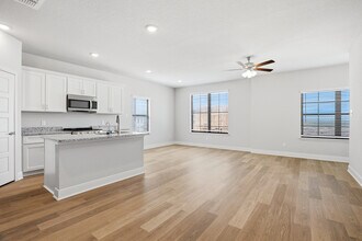 10239 Briarwood Nook in San Antonio, TX - Foto de edificio - Building Photo