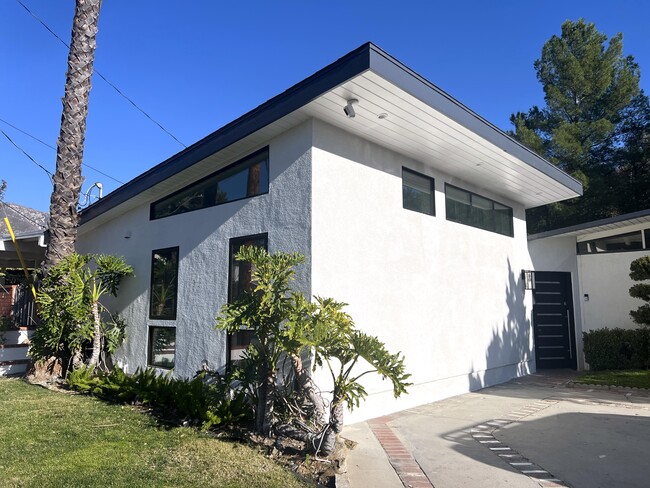 9444 Cordero Ave in Tujunga, CA - Building Photo - Building Photo