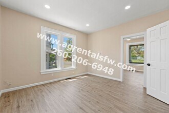 1829 Broadway-Unit -1831 Broadway #1 in Fort Wayne, IN - Building Photo - Building Photo