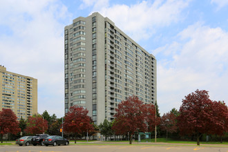 Sky Garden II in Toronto, ON - Building Photo - Building Photo