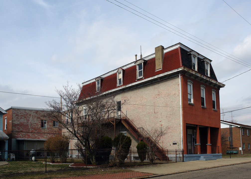 442 W Railroad Ave in Verona, PA - Building Photo