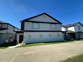 919 S Rupple Rd in Fayetteville, AR - Building Photo