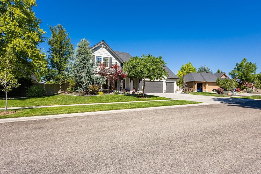 387 N Morning Glory Way in Eagle, ID - Building Photo