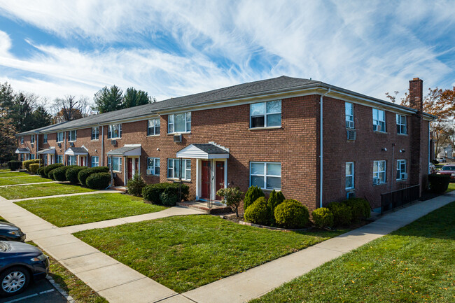 Hampton Gardens in Middlesex, NJ - Foto de edificio - Building Photo