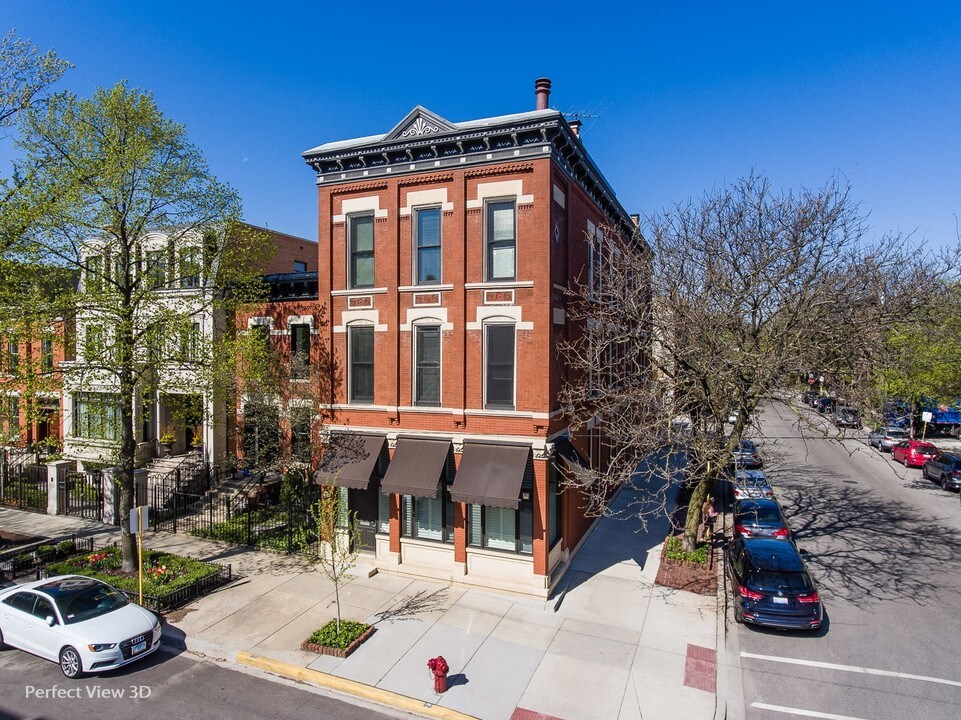 2058 N Seminary Ave in Chicago, IL - Building Photo