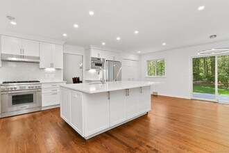 82 Rilling Ridge in New Canaan, CT - Building Photo - Building Photo