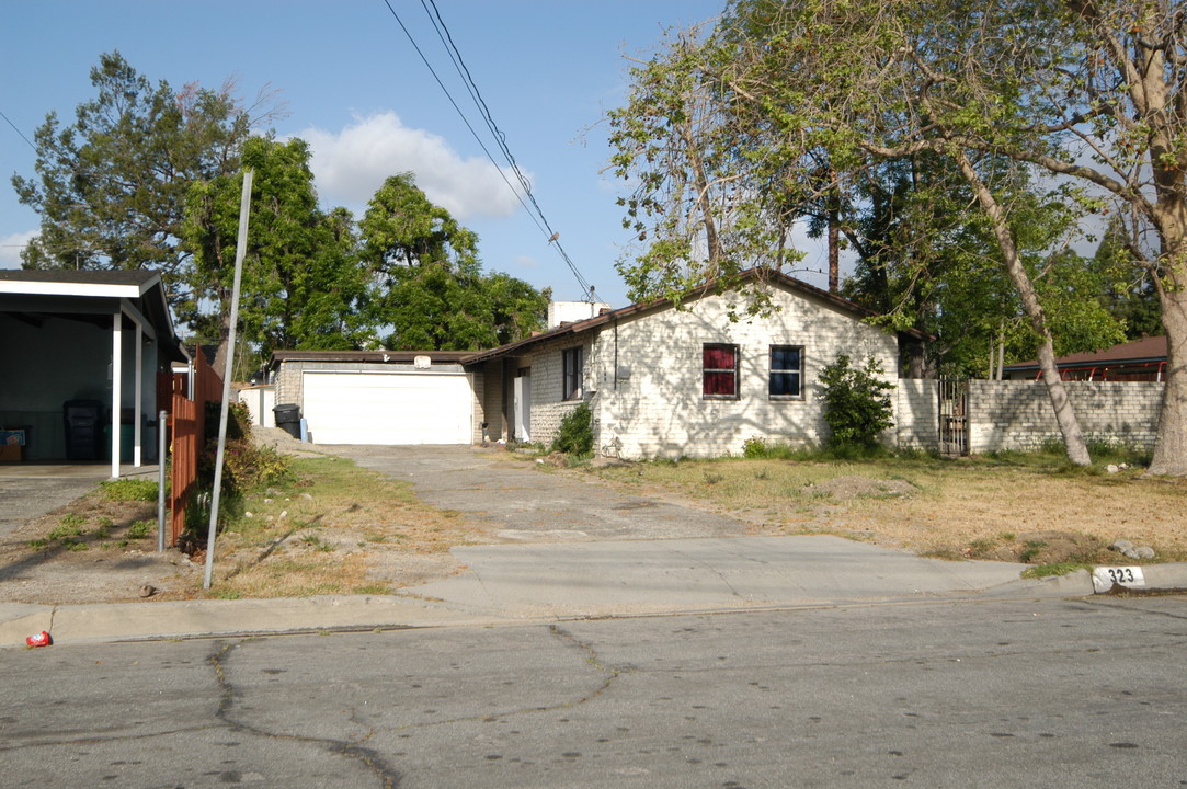 323 S Lincoln Pl in Monrovia, CA - Building Photo