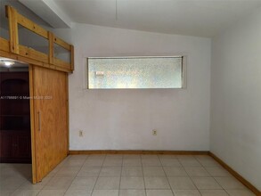 13950 SW 200th St in Miami, FL - Building Photo - Building Photo