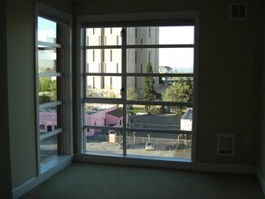 585 9th St, Unit 529 in Oakland, CA - Foto de edificio - Building Photo