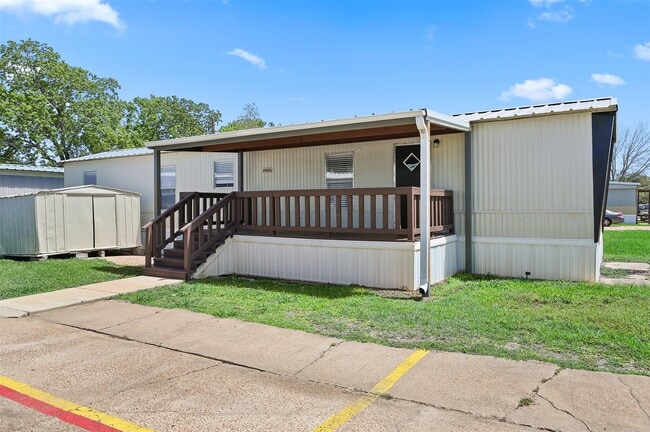 2222 N Austin Ave in Pearland, TX - Building Photo - Building Photo