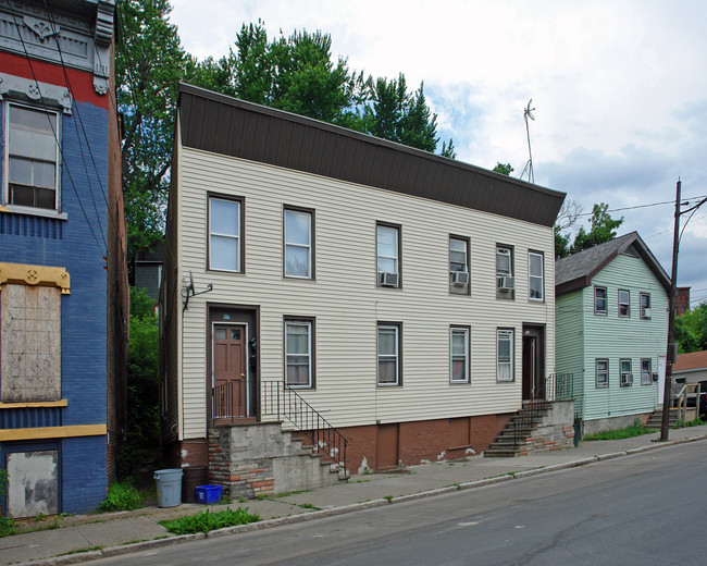 384 Tenth St in Troy, NY - Foto de edificio - Building Photo