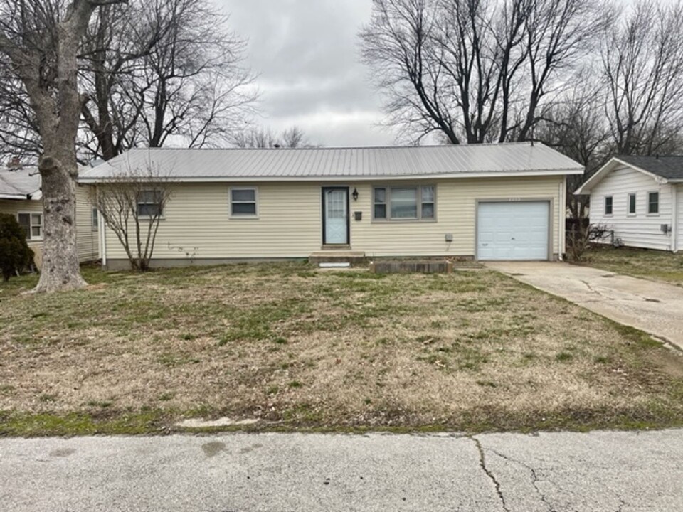 3209 W Washita St in Springfield, MO - Building Photo