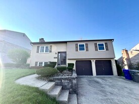 5038 Windriver Dr in Mckees Rocks, PA - Building Photo