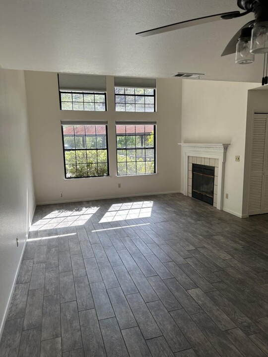 5303 CA-49 in Mariposa, CA - Foto de edificio