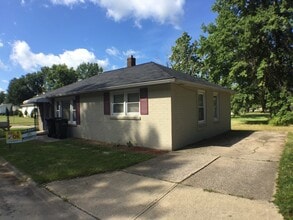 111 Edward Ave in Elyria, OH - Building Photo - Building Photo