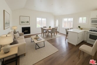 7467 N Forbes Ave in Lake Balboa, CA - Building Photo - Building Photo