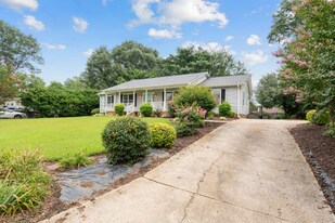 111 Ticonderoga Dr in Greer, SC - Building Photo