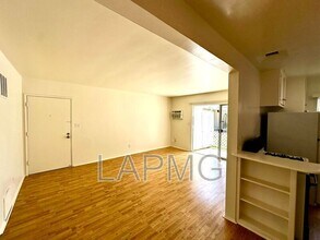 5748 Hazeltine Ave in Los Angeles, CA - Building Photo - Building Photo