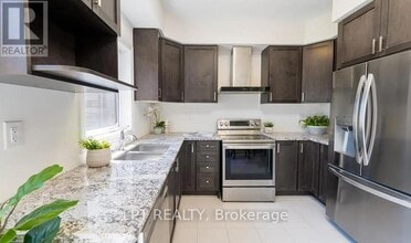 4 Bilanski Farm Rd in Brantford, ON - Building Photo - Building Photo