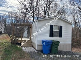 9 Otis Campbell Rd in Asheville, NC - Building Photo