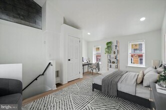107 W Thompson St in Philadelphia, PA - Building Photo - Building Photo