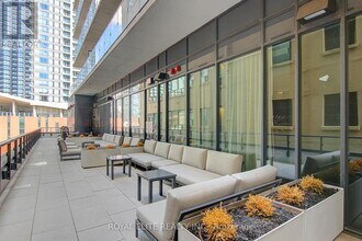 87-4487 Peter St in Toronto, ON - Building Photo - Building Photo