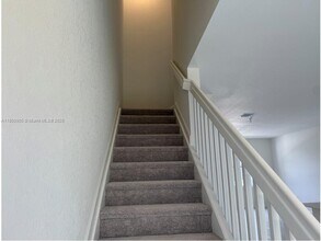 1182 SE 1st Ave in Florida City, FL - Foto de edificio - Building Photo