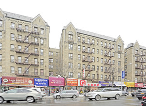 Sanford Court in Flushing, NY - Foto de edificio - Building Photo