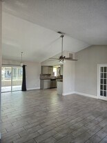 108 Loredo Ln in Kissimmee, FL - Building Photo