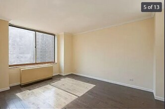 236 E 47th St, Unit 236 E 47th St in New York, NY - Building Photo - Building Photo