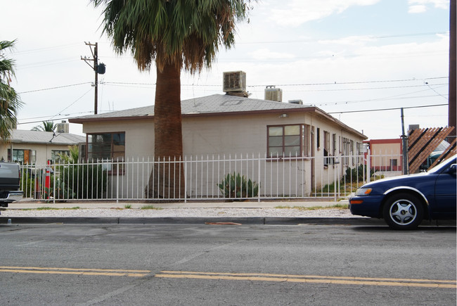 210-220 N 10th St in Las Vegas, NV - Foto de edificio - Building Photo