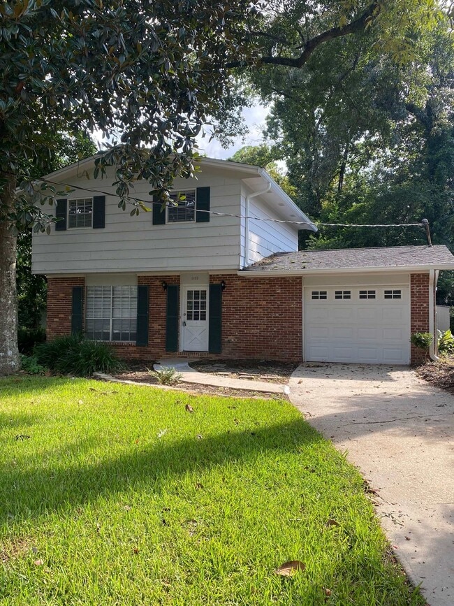property at 1100 Carissa Dr