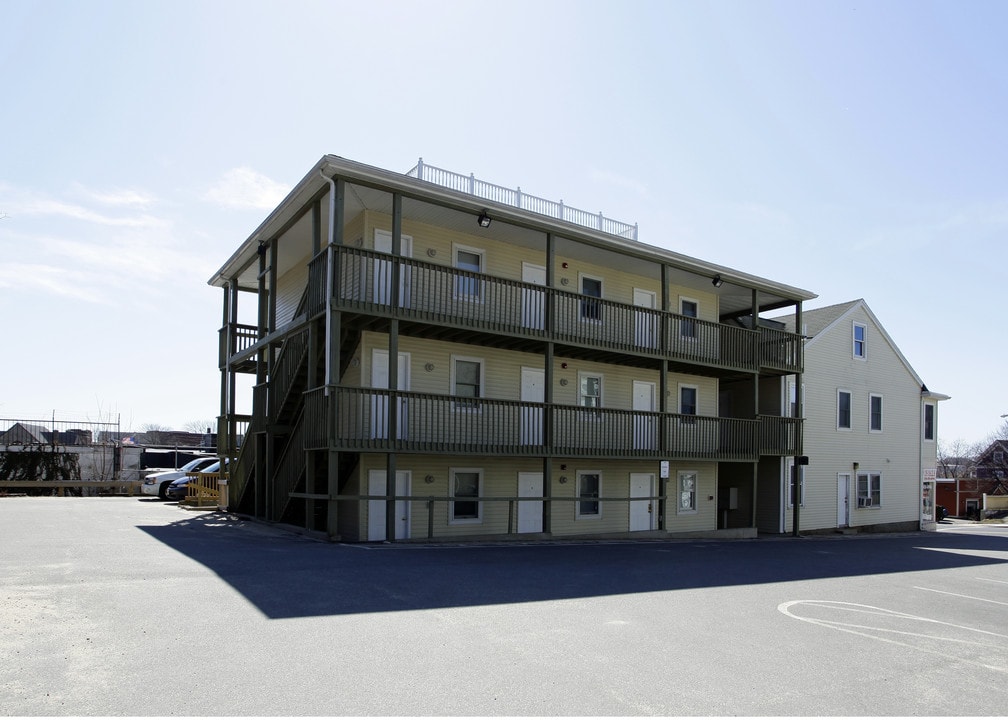321 Cabot St in Beverly, MA - Foto de edificio