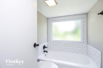 5007 Halsey St in Shawnee, KS - Building Photo - Building Photo